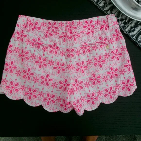 Like New Crown & Ivy Scalloped Hem Eyelet Shorts Pink and White 6 - Picture 2 of 8